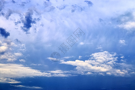 夏季 sk 中令人惊叹的混合云形成全景卷云云景天空天气风暴旅行阳光蓝色高度环境图片