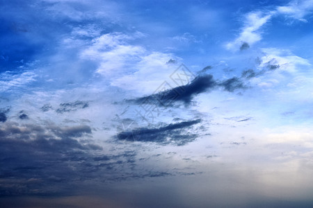 夏季 sk 中令人惊叹的混合云形成全景气氛雨云蓝色天气卷云阳光旅行云景墙纸天堂图片