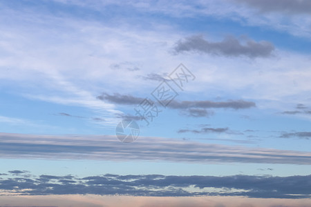 夏季 sk 中令人惊叹的混合云形成全景气氛地平线高度墙纸海洋天堂白云天气蓝色太阳图片