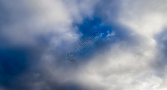 夏季 sk 中令人惊叹的混合云形成全景天空雨云天气气氛蓝色阳光环境太阳蓝天海洋图片