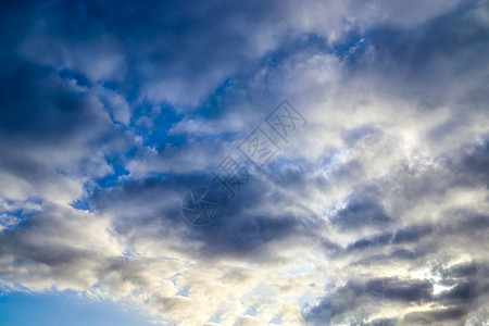 夏季 sk 中令人惊叹的混合云形成全景白云风暴环境气氛天空雨云云景地平线太阳海洋图片