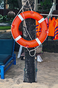 橙色腰带浮标紧急帮助救生艇海滩图片