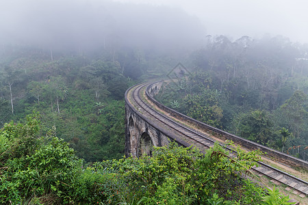 Demodara 9号大桥斯里兰卡铁路物流建筑火车天空地平线植物铁轨爬坡运输图片