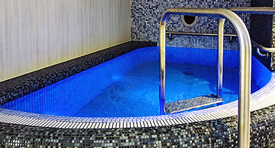 匈牙利布达佩斯游泳池温泉浴缸保健游客卫生游泳洗澡建筑学建筑城市天蓝色水池图片