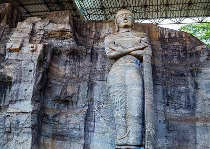 在斯里兰卡波隆纳鲁瓦的Gal Vihara岩石上站立的佛像纪念碑佛教徒宗教古董佛陀水泥风化盘子寺庙石灰石图片