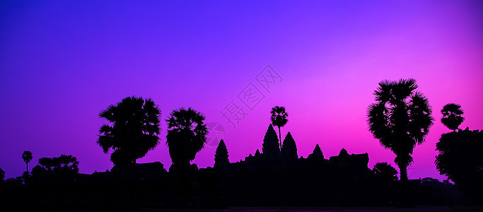 粉色紫色天空早晨在 Ankor Wat 寺庙立面 silhou图片