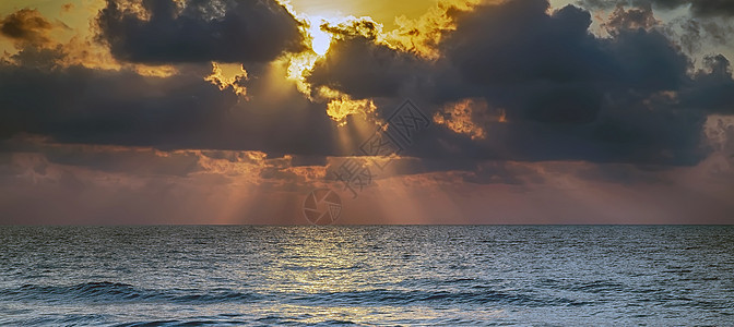 海上冲浪日落反射太阳海岸线海洋天际海浪晴天阳光天空图片