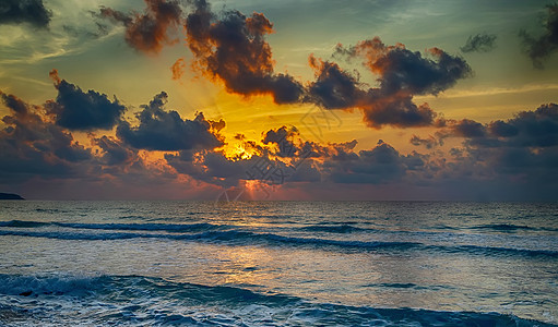日落时沙滩海浪海洋海滩海岸线太阳天空阳光天际地平线反射图片