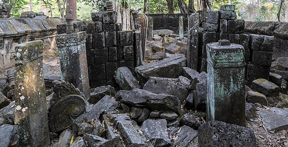 柬埔寨西北Koh Ker的景观异国情调建筑学寺庙文化建筑地标丛林砂岩废墟图片