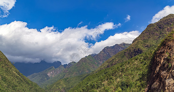 日落时山岳岩石蓝色天空风景首脑旅行爬坡地面森林日出图片