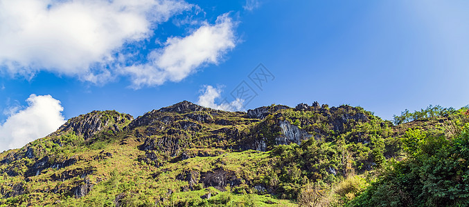 山地山脉休风雾自然本底岩石蓝色森林日出旅行风景天空场景首脑爬坡图片