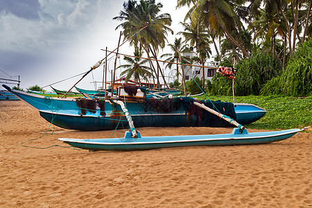 捕捉印度鱼 渔船和渔船渔民小船冒险绳索码头海洋钓鱼运输村庄渔夫图片