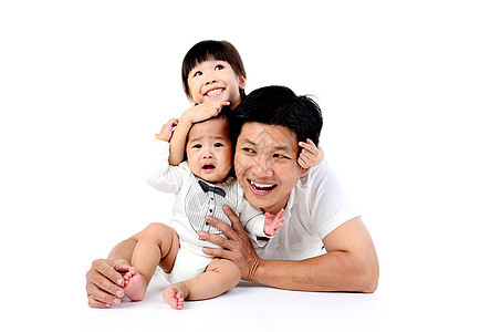 亚洲家庭喜悦父母男生快乐工作室儿子女孩男人兄弟女儿图片