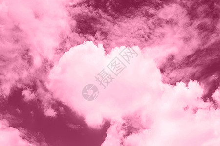 粉红天空中的心形云层 情人夜情背景 粉色柔软颜色主题图片