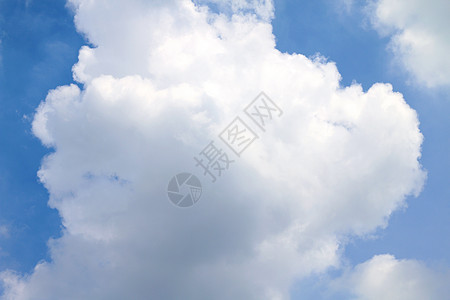 天空 蓬松的云彩大 天蓝色的云背景 云景天空晴朗阳光气候蓝色环境气象臭氧自由空气天堂场景图片