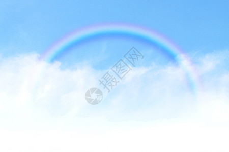 在天蓝色和云彩背景的彩虹 在天空的彩虹圆环 在天空的五颜六色的彩虹天堂天气气候蓝色白色太阳阳光多云云景气氛图片