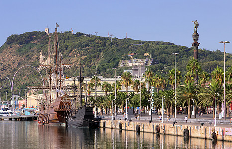 西班牙巴塞罗那港的海盗龙头游艇图片