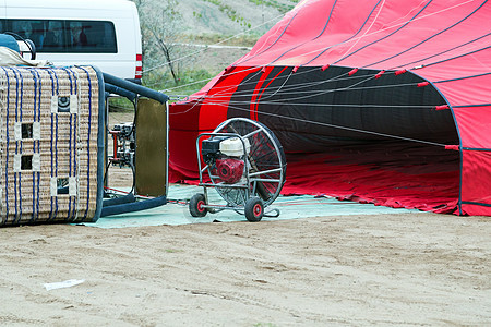 红热空气气球闲暇飞机天线运动红色冒险乐趣娱乐飞艇天空图片
