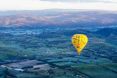 澳洲日出时热气球娱乐旅行航空天线航班运输太阳风景空气爬坡图片