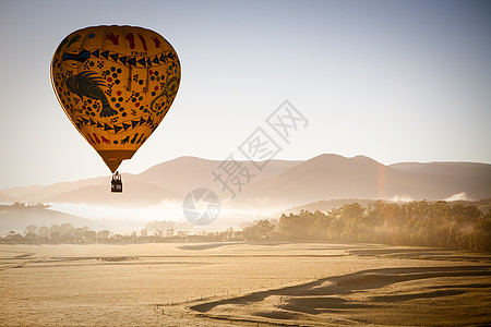 澳洲日出时热气球航空篮子天空运动闲暇风景太阳运输爬坡自由图片
