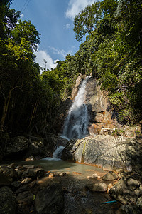 萨穆伊岛丛林中的热带秘密瀑布天堂游客旅游荒野溪流旅行假期岩石冒险异国图片