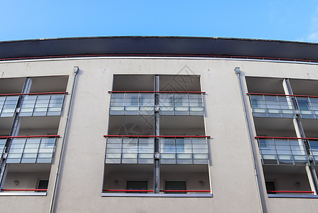 带玻璃和反射阳光的现代办公楼立面办公室建筑物市中心公司建筑学摩天大楼窗户金融蓝色建筑背景图片