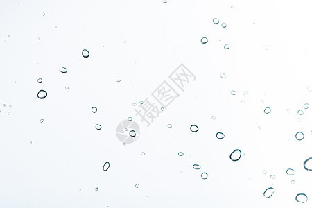 白色背景上的水滴环境墙纸天气雨滴窗户宏观玻璃背景图片