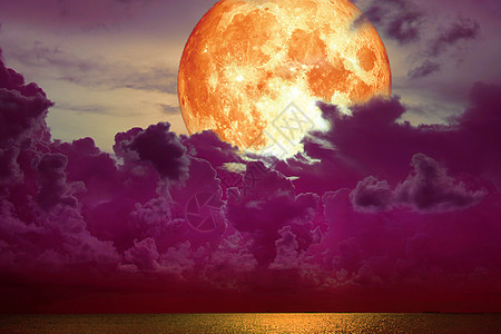 超级满月的满月回洋面上流着紫红云图片
