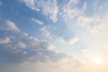 天空背景和云彩白色蓝色图片