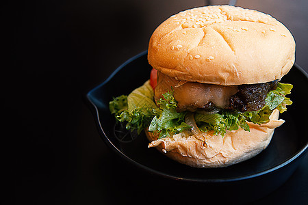 汉堡加铁锅的食品含量图象烧烤牛扒食物午餐烹饪平底锅炙烤包子美食厨房图片