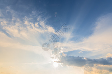 天空背景 云彩和太阳光蓝色白色太阳图片