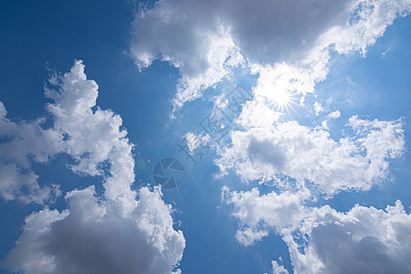 天空背景 云彩和太阳光白色太阳蓝色图片