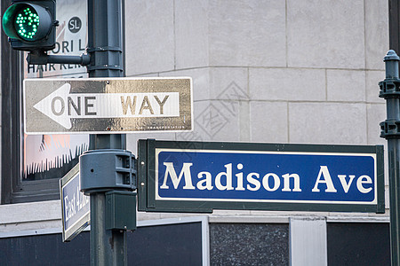 曼哈顿中城麦迪逊阿维街牌图片