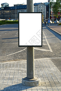 空白广告牌和户外广告 外面的样机海报 垃圾在城市的灯柱上 一个广告的地方 爱沙尼亚塔林图片