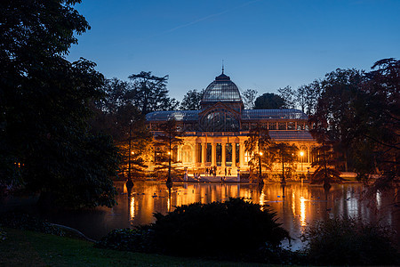 西班牙马德里退休公园水晶宫夜景或或之夜画廊旅行文化城市池塘蓝色艺术旅游别墅花园图片