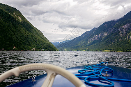 在奥地利欧洲湖航行的电动船图片