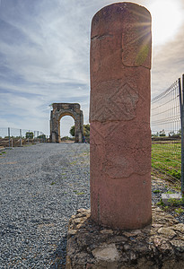 西班牙埃斯特雷马杜拉古代罗马城市卡帕拉的卡帕拉列和Arch石头废墟历史纪念碑旅游四边形入口聚体胜利建筑学图片