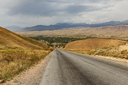 Bishkek Osh高速公路路线国家环境岩石风景运输牧场爬坡交通顶峰图片