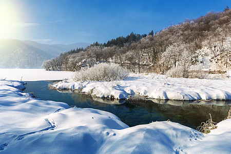 冬季在克罗地亚克罗埃罗巴的切裂湖图片