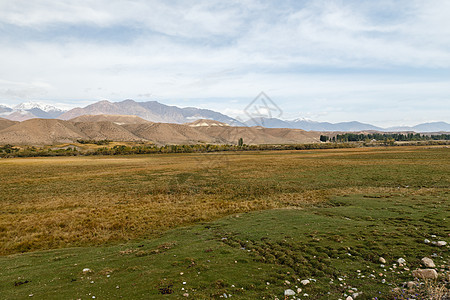 中部亚洲山脉山区地貌图片