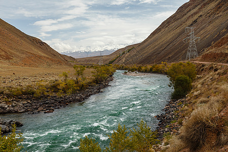 Kokememeren河 吉尔吉斯斯坦 咸全景漂流砂岩山沟远足风景冒险河床钓鱼爬坡背景图片