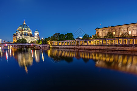 柏林大教堂和旧国家美术馆图片