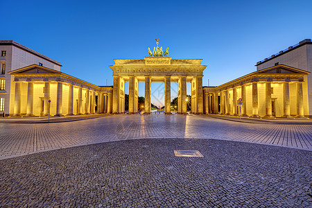 柏林明亮的勃兰登堡门女神旅游日落纪念碑蓝色夜景照明建筑旅行胜利图片