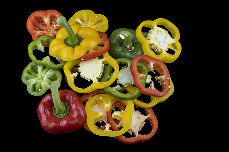 新鲜的红色 绿色和黄色胡椒 甜辣椒橙子蔬菜团体沙拉营养饮食烹饪香料市场图片