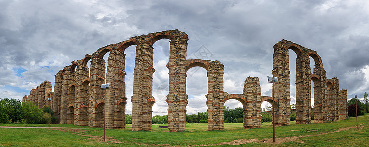 西班牙梅里达市米拉格罗斯水渠著名罗马罗马人建筑遗产蓝色地标建筑学石头纪念碑渡槽旅游废墟图片