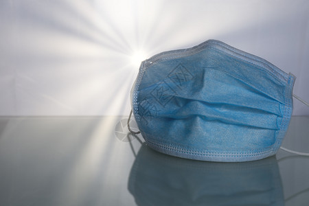 有日光浴背景的面罩在桌子上医院医生流感药品外科面具诊所器材疾病安全图片