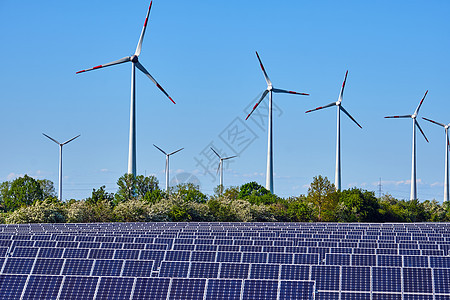 太阳能电池板和风能发电厂图片