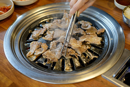 韩国大灰猪和牛肉BBQ食物烹饪美食猪肉烧烤餐厅图片