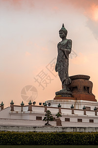 日出或日落时佛像 人类发展报告沉思宗教纪念碑精神雕塑图片