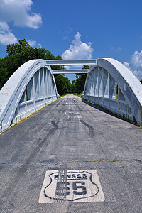 堪萨斯的彩虹曲线桥旅行历史性路面公路假期沥青旅游背景图片